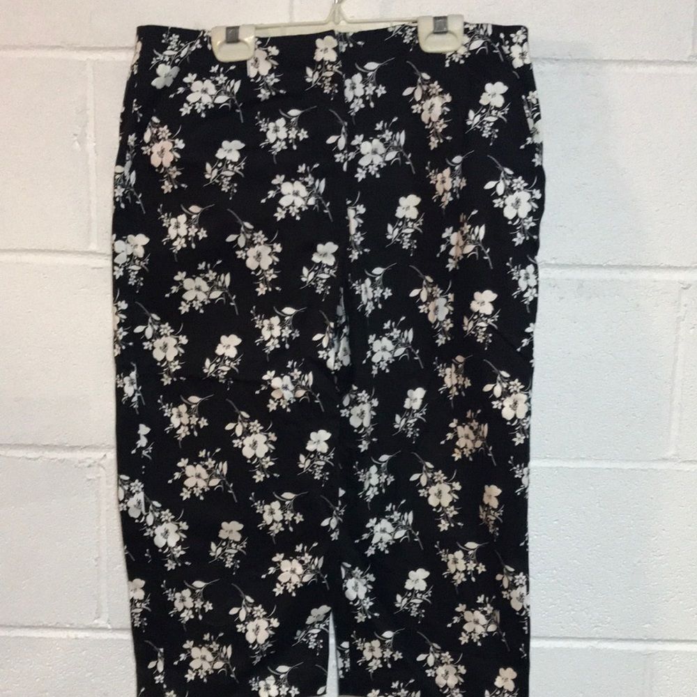 Liz Claiborne Capris 12 PT